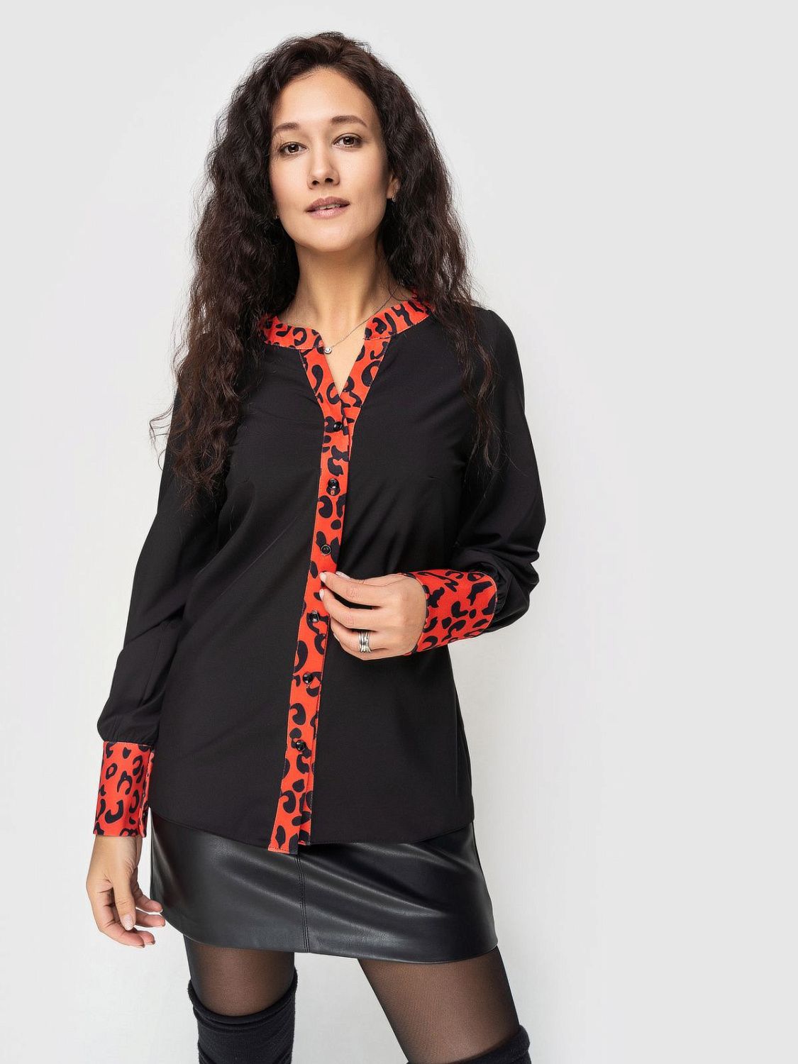 Блузки темных оттенков